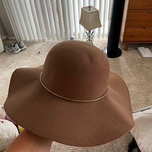 Wide brim hat
